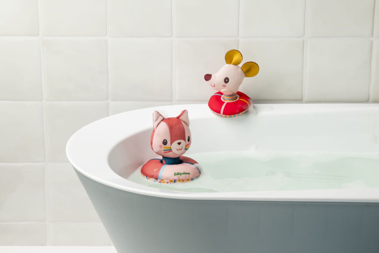 Jeanne y Nina flotan (Juego de baño) - Lilliputiens