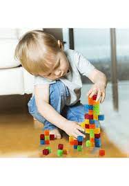 Nino jugando Imanix CUBIX 50 piezas - Braintoys