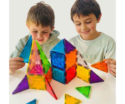 Imanix Star 36 piezas - Braintoys en uso