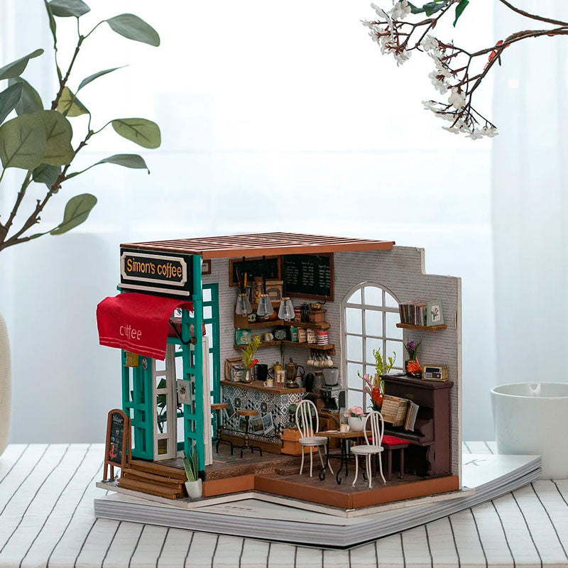 Madnesstoys- Maqueta Simon's Coffee Miniature House