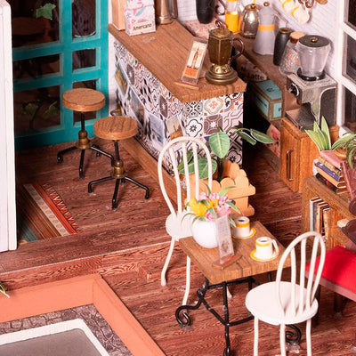Madnesstoys- Maqueta Simon's Coffee Miniature House